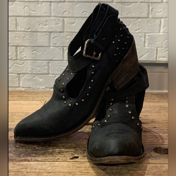 ‼️ISO Liberty black t-bone bootie - Picture 8 of 9